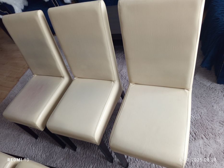 OPIS Krzesła skórzane kolor kremowy