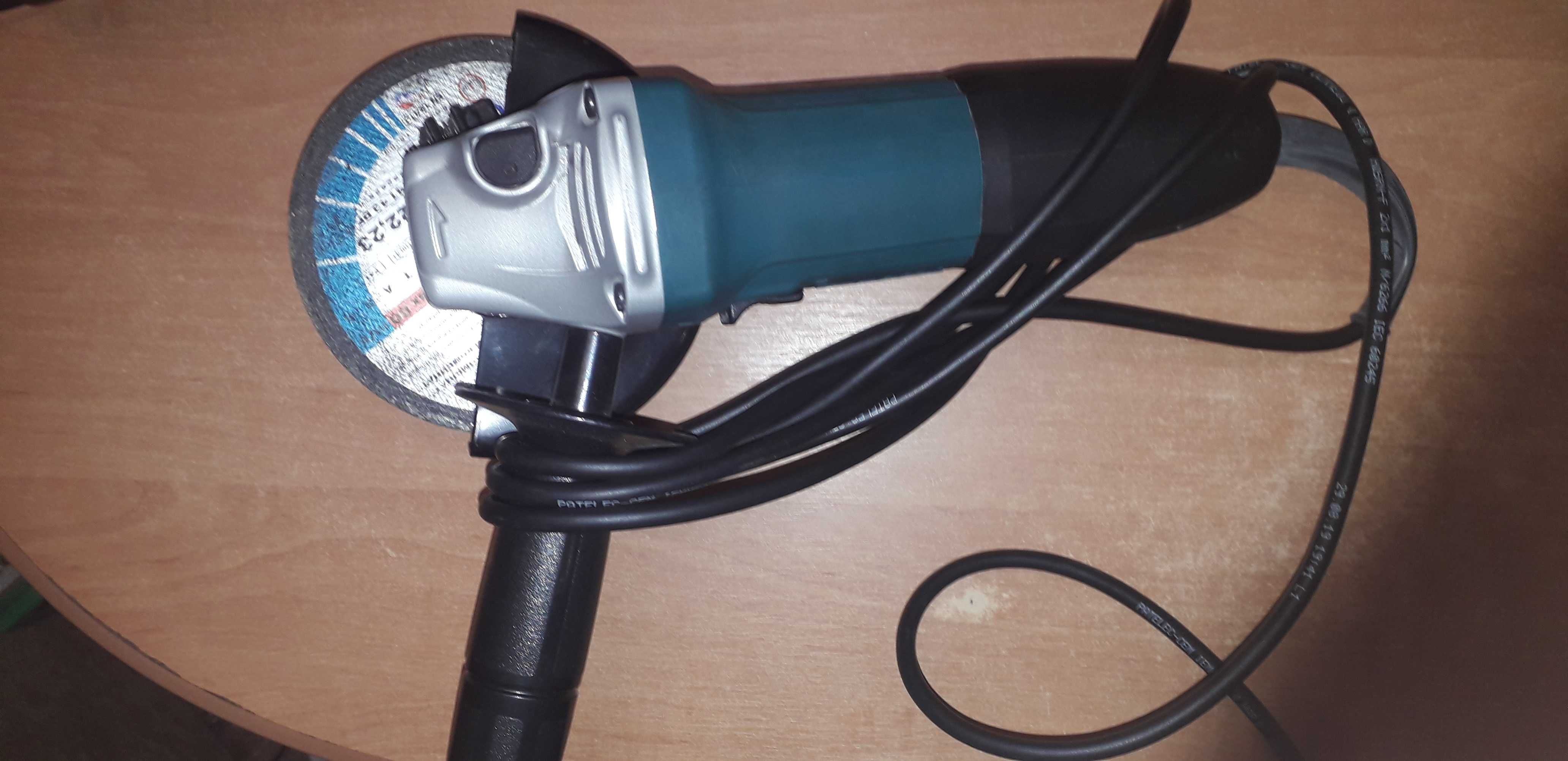 Угловая шлифмашина Makita GA5030