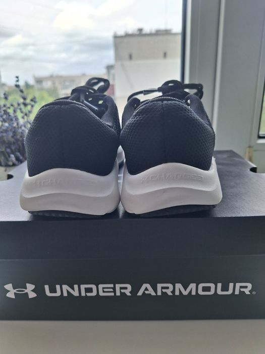 Кросівки  Under Armour  38 р