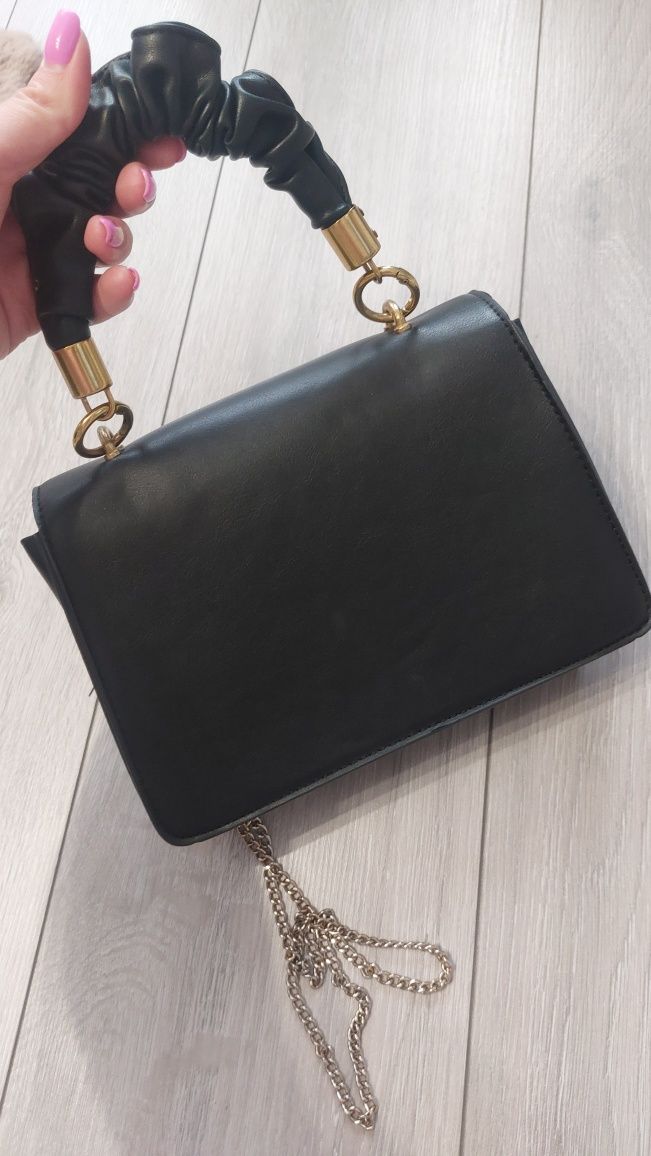 Mała torebka w stylu PINKO