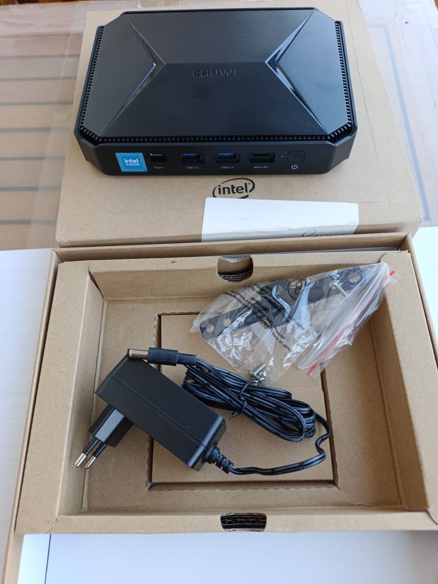 Minipc  marca "CHUWI"