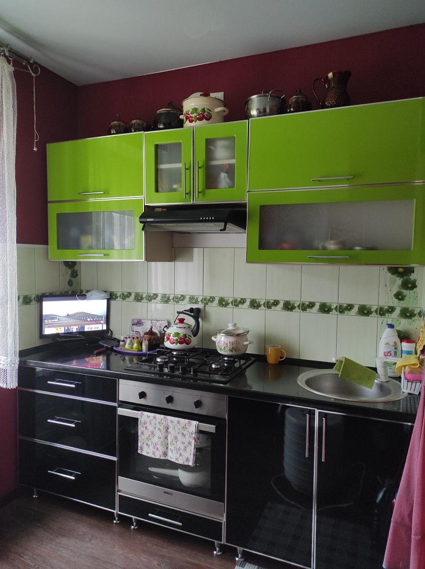Продам 2 кім кв в Новогуйвинську
