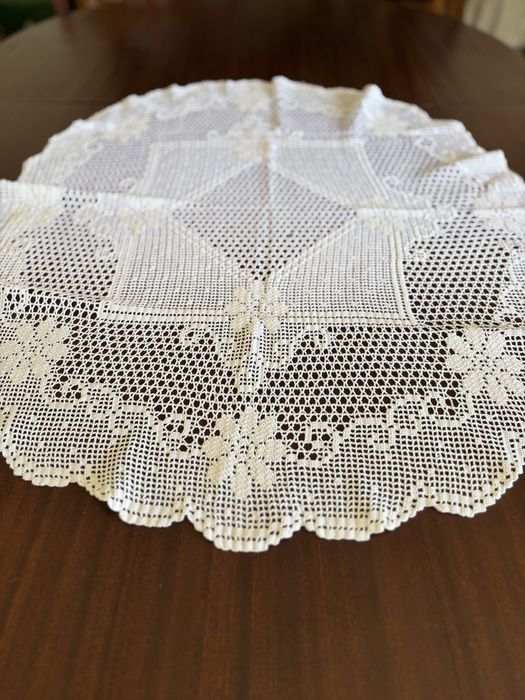 Pano em renda 97 por 73cm