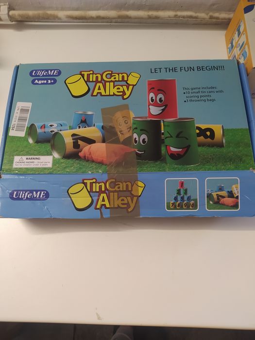 Gra zrecznosciowa rzucanie do puszek.