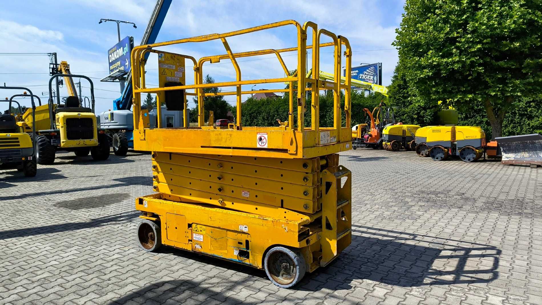 Elektryczny podnośnik nożycowy GENIE GS 3246 rok 2007 cena 22500 netto