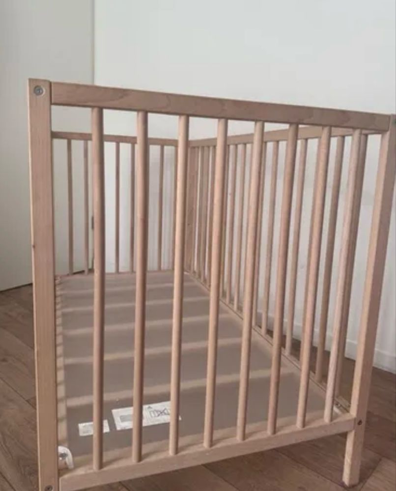 Berço Ikea e colchão