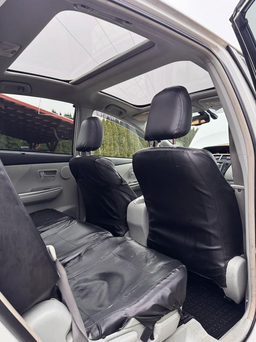 Toyota Prius plus