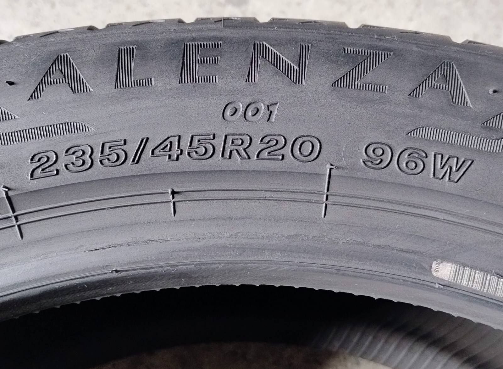 Шини літні R20 235/45 Bridgestone Alenza 001