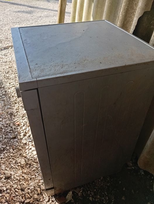 Máquina de lavar louça parada mais funcionar