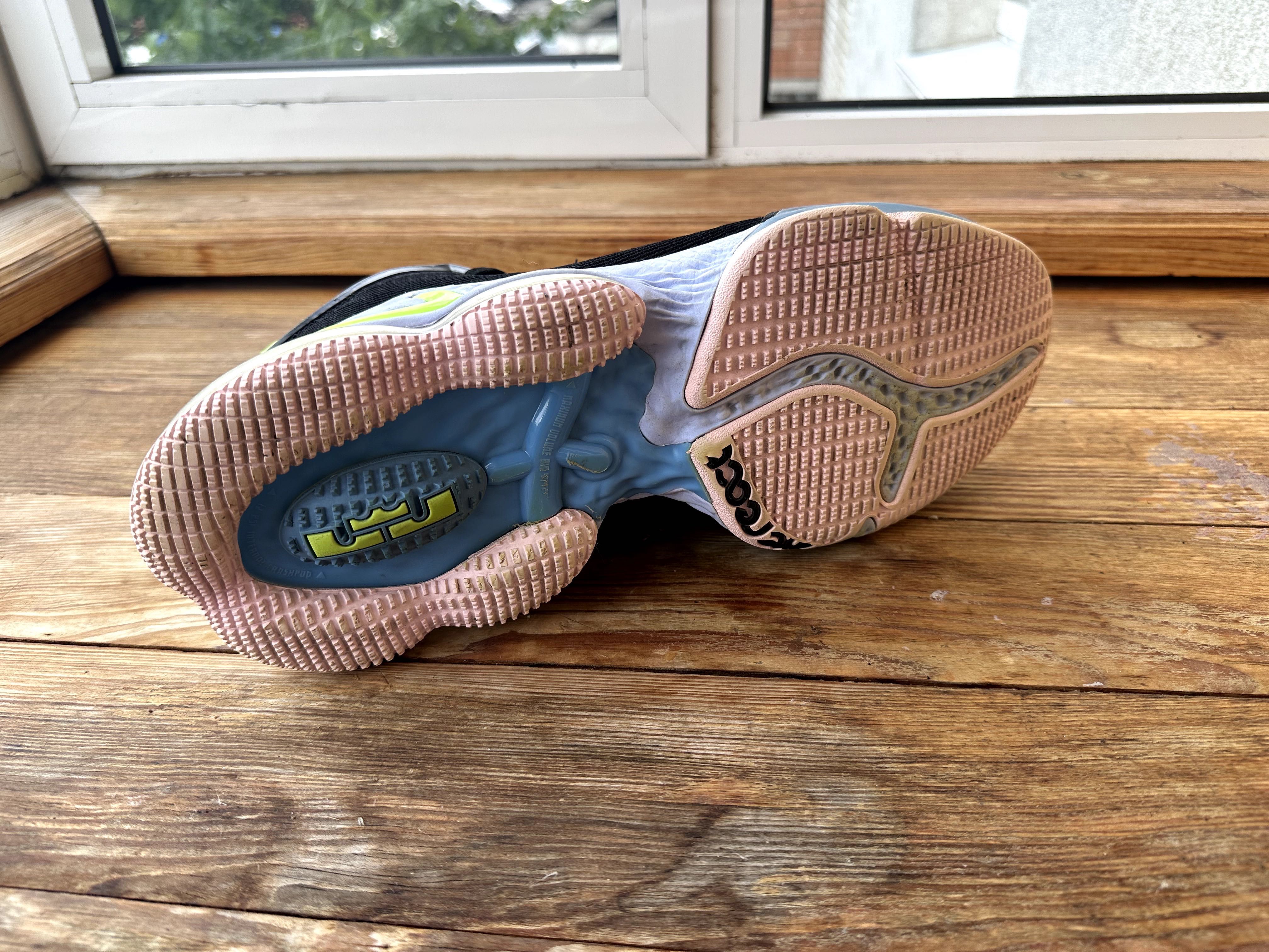Баскетбольні Кросівки Lebron 19 Low (Оригінал)