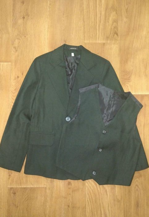 Продам дитячий піджак та желетку Bozer
Розмір 34.