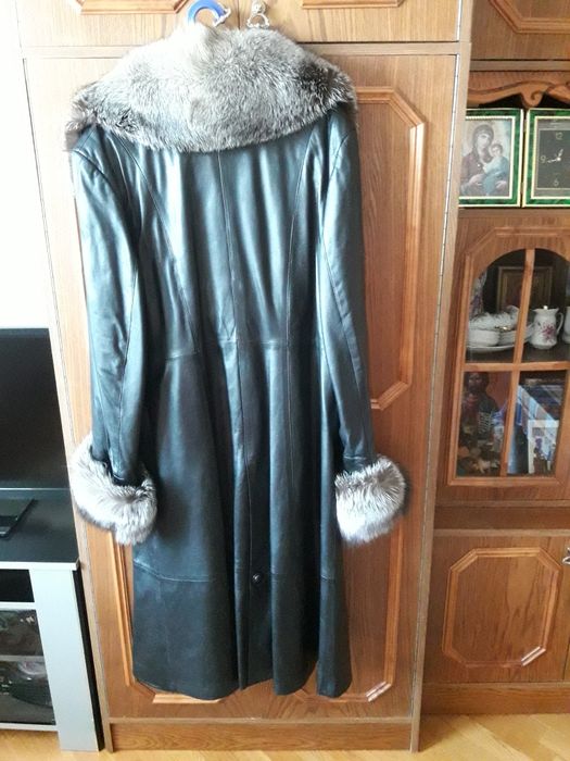 Жіноче шкіряне пальто
