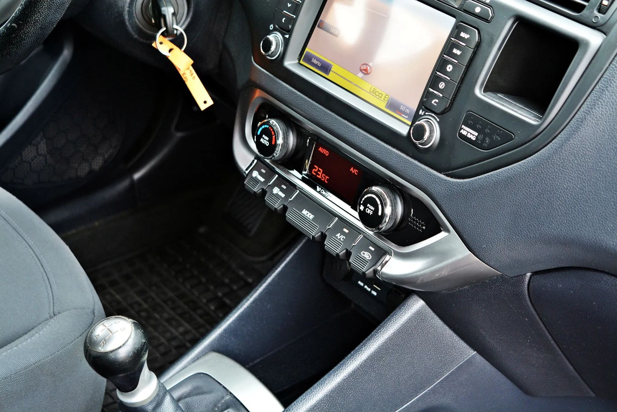 Kia Rio Nawigacja, Kamera cofania, Klimatyzacja