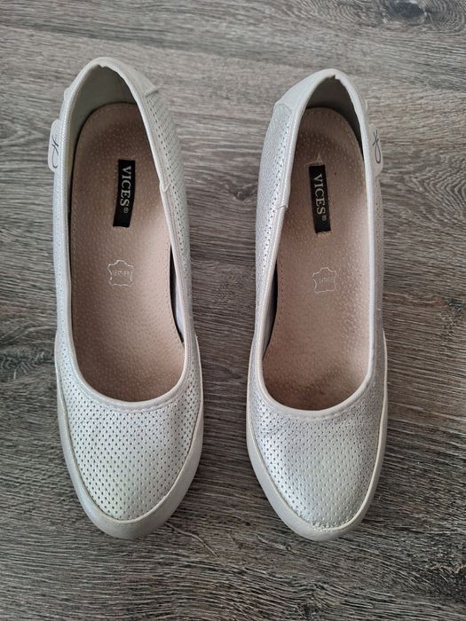 Półbuty na koturnie