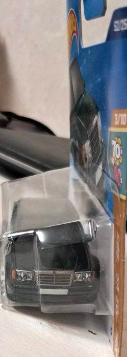 Продам hotwheels mersedes-Benz 500e