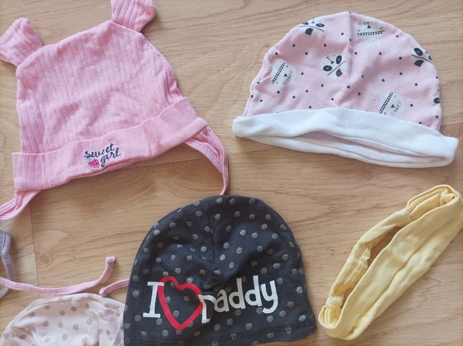 Czapeczki dla dziewczynki niemowlaka