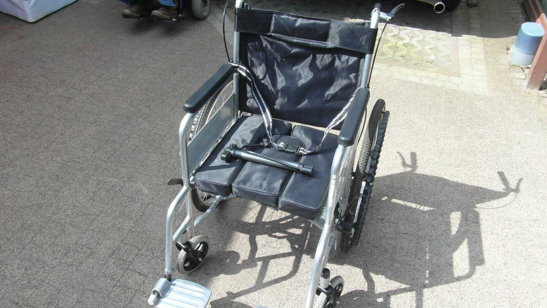 Wózek inwalidzki ręczny, składany.