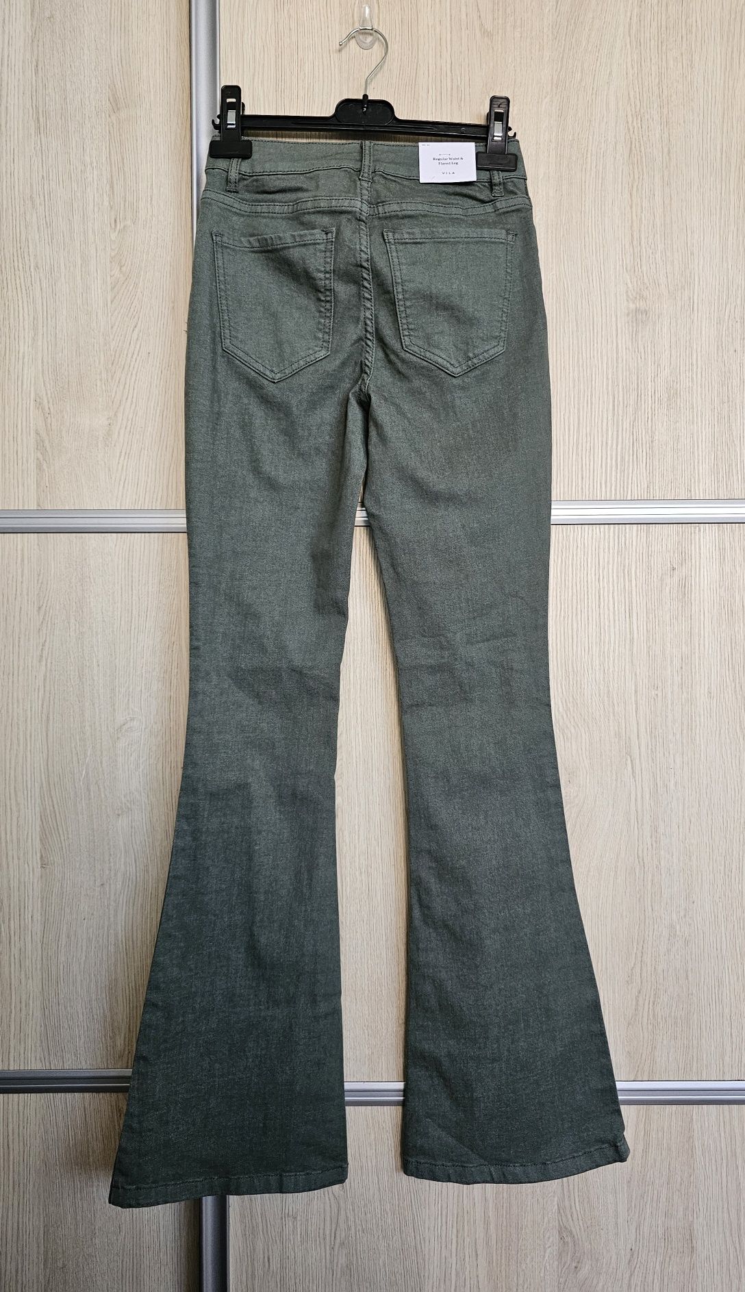 Zielone Jeansy Vila Regular Waist & Flared Leg XS/32