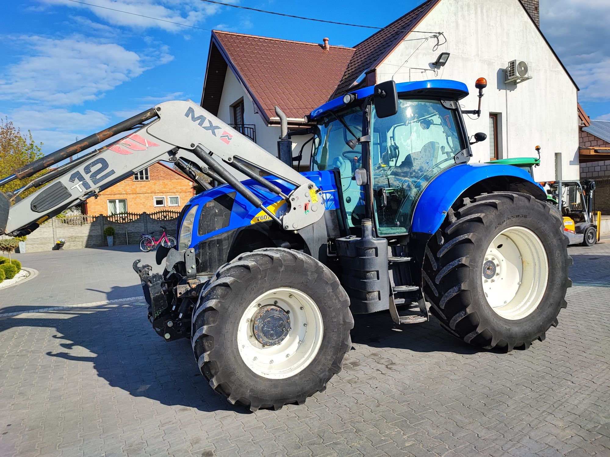 New Holland T6070