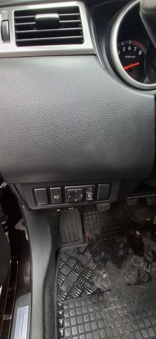 легковий автомобіль Нісан Тііда