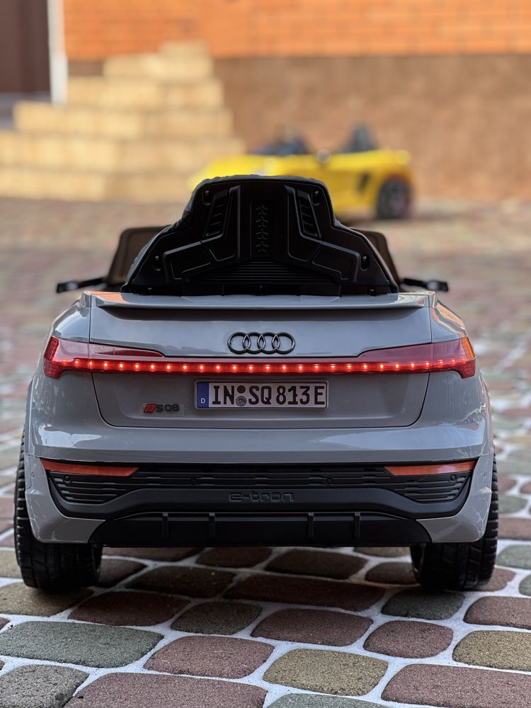 Дитячий електромобіль Ауді SQ8 AUDI Детский електромобиль Авто дитяче