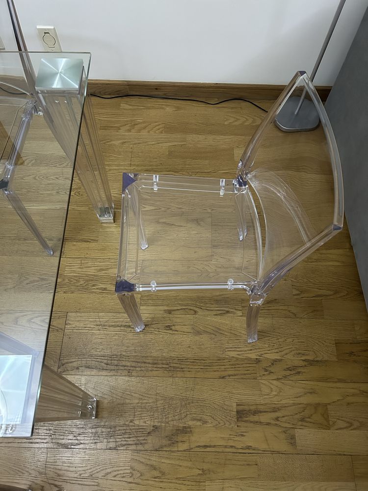 Mesa de vidro quadrada + 4 cadeiras