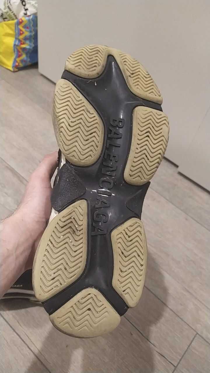 Balenciaga Triple S  R42,5