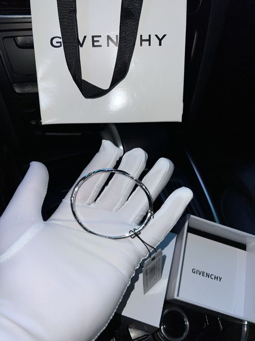 Жіночий браслет Givenchy, елегантний стиль