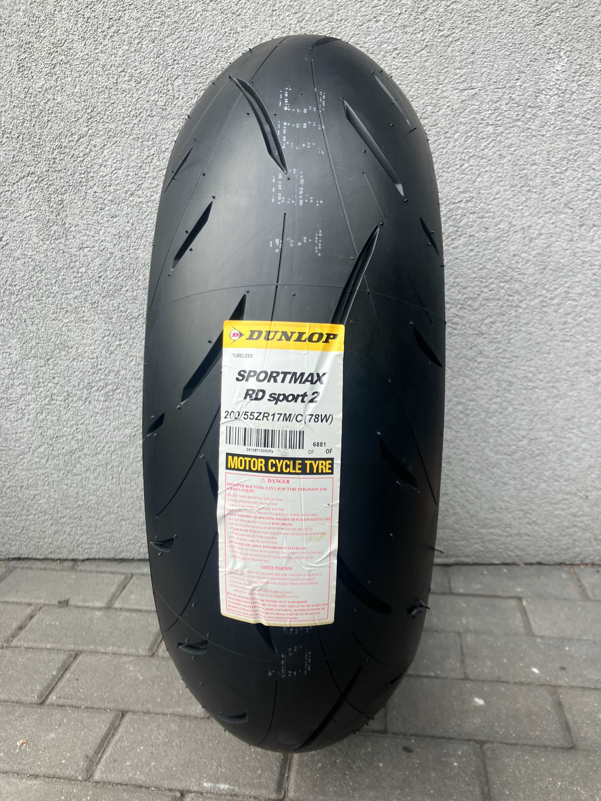 200/55ZR17 Dunlop Sportmax Roadsport 2 78W Aprilia RSV Tuono BMW M S