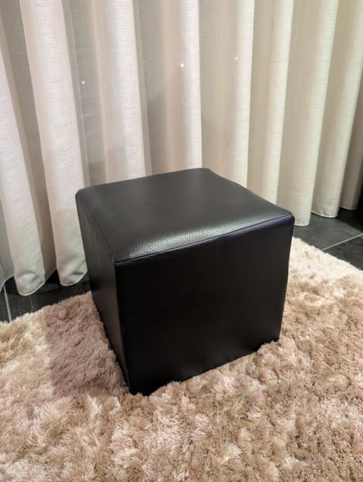 Puff em Pele em bom estado