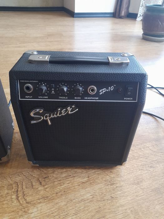 Комбопідсилювач для електрогітари Squier by Fender  10W