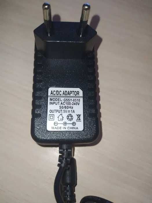 Блок живлення зі штекером 5.5*2.5 (5V, 1A)