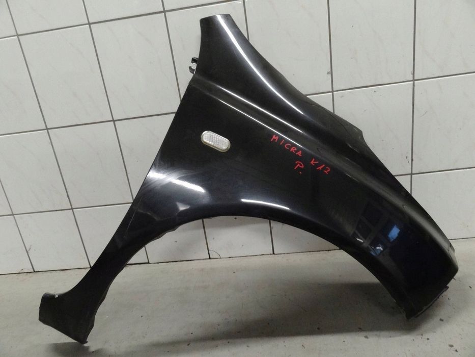 Nissan Micra K12 2005 3D HB błotnik Prawy przód Przedni