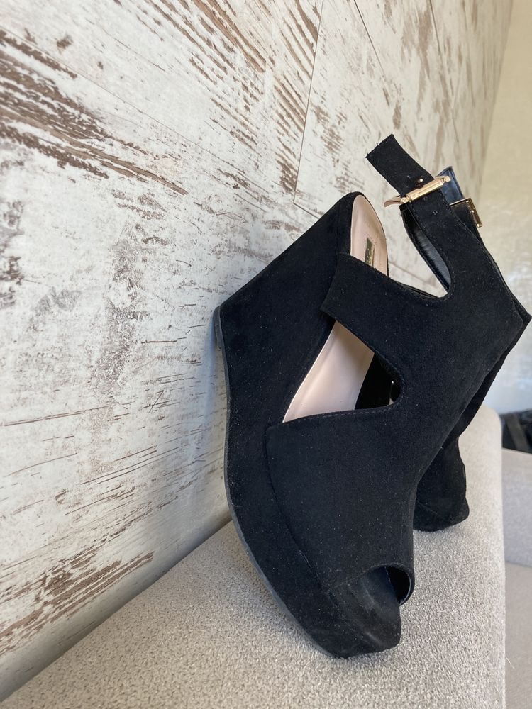 ButyNa koturnie Primark rozmiar 37