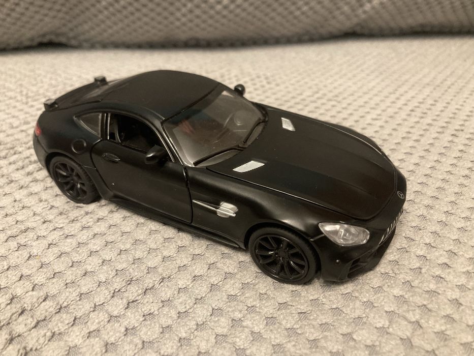 Машина металева Mercedes 1:64