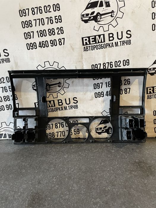 Рамка центральна VW T5