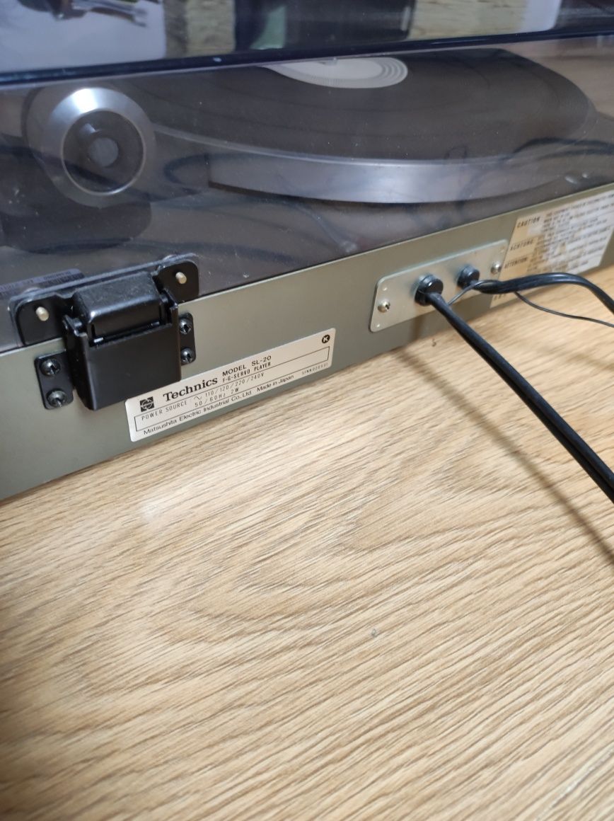 Gramofon Technics SL-20