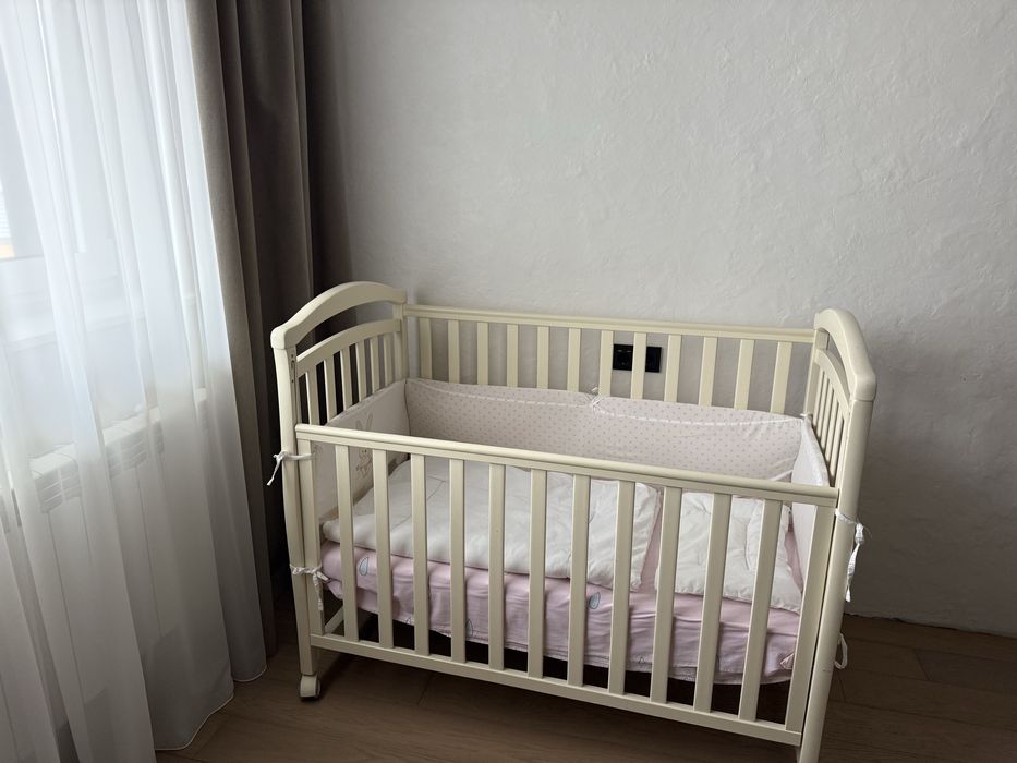 Продам дитяче ліжечко з матрасом та бортиками