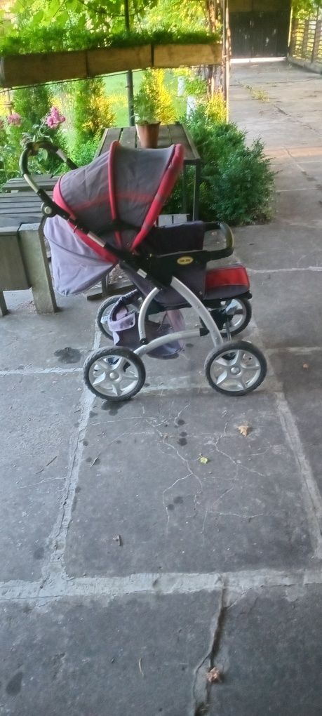 Прогулянкова дитяча коляска недорого.