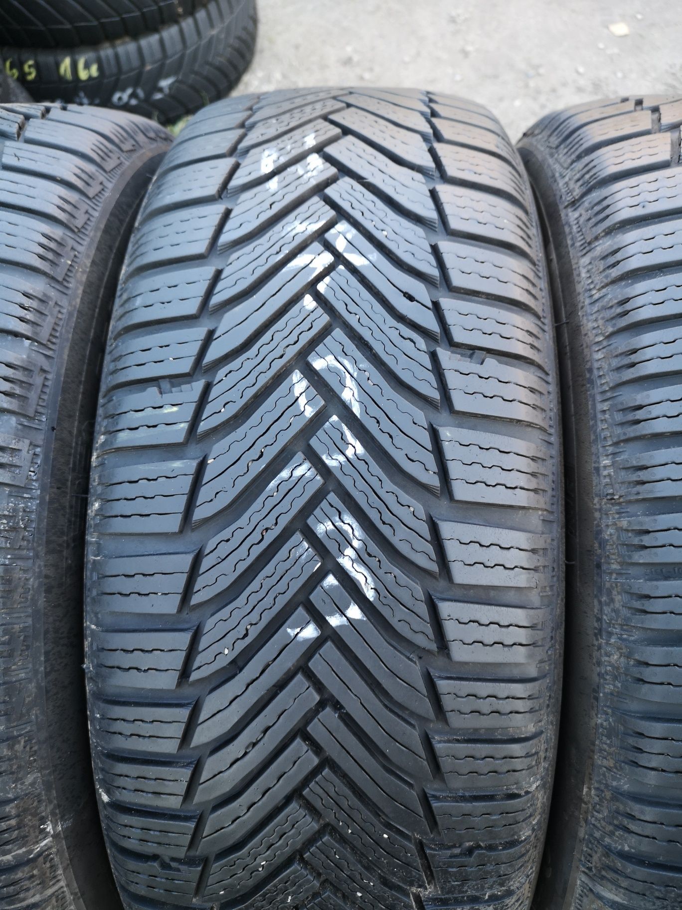 Opony zimowe 215/60/16 Michelin 4szt 6,6mm