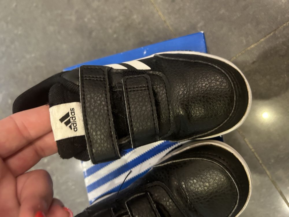 Adidasy dziecięce r 26