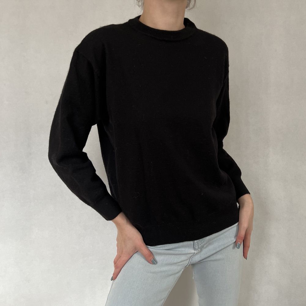 Sweter czarny damski na jesień zimę wełniany akrylowy
