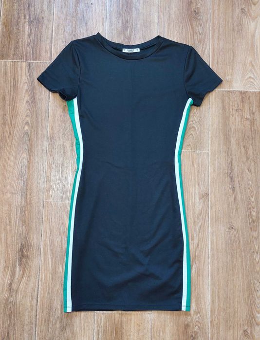 Коротка сукня фірми Pull and Bear