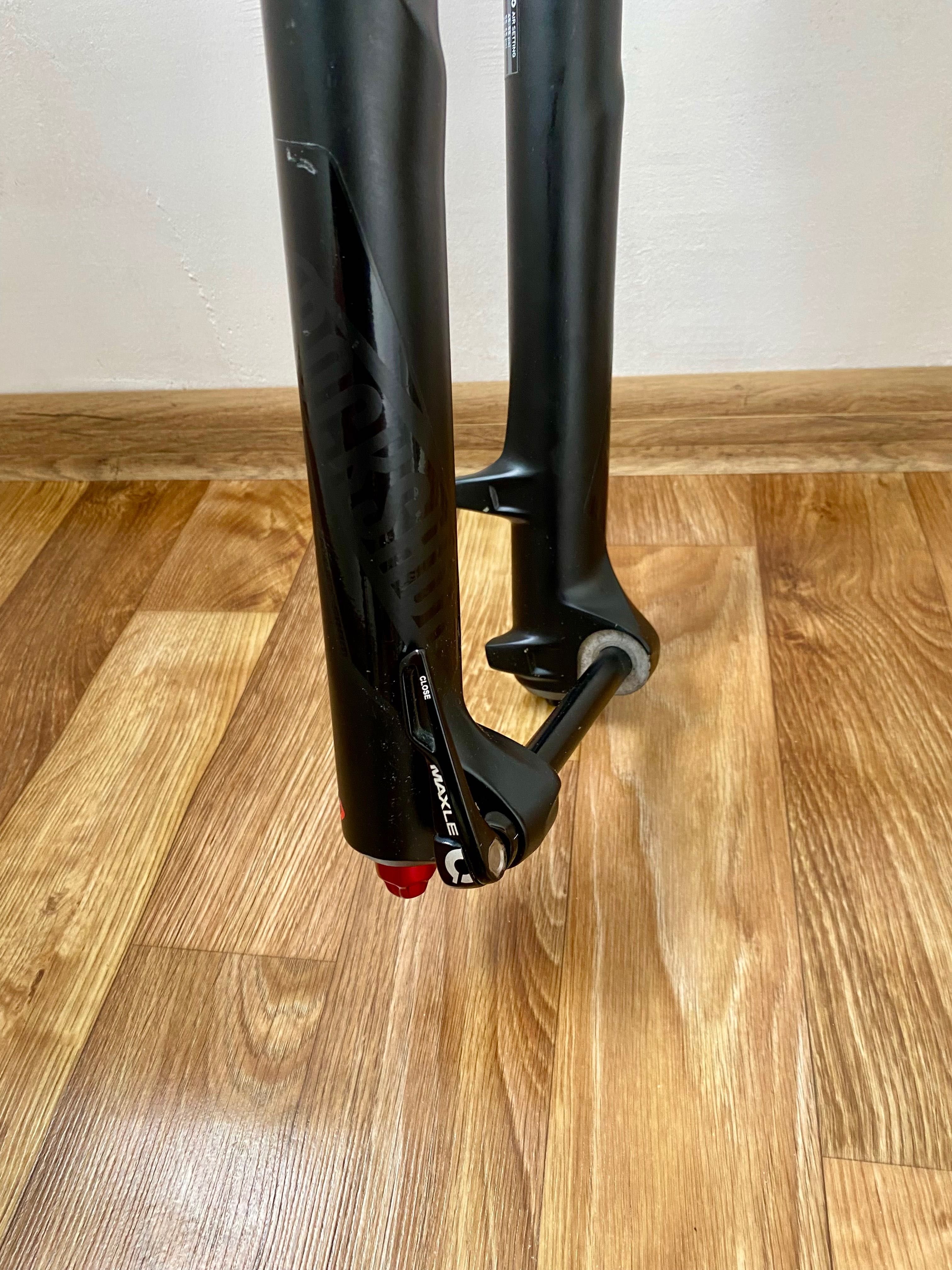 Вилка RockShox Yari RC 27,5 Boost 15x110 ход 150 mm