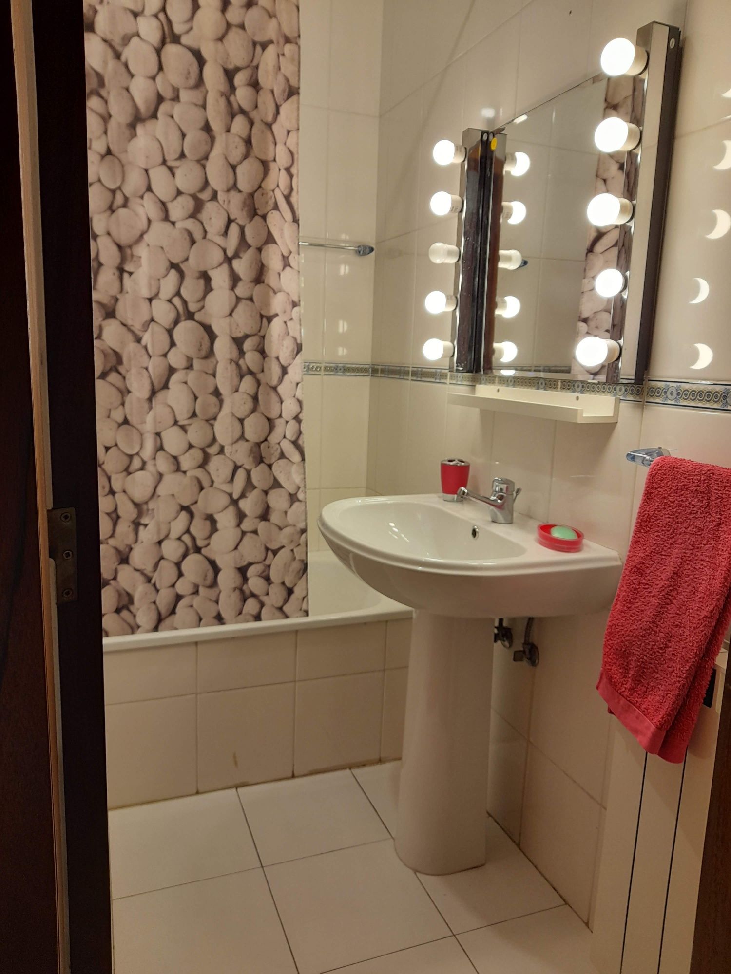 Quarto com wc privado para alugar a Senhora