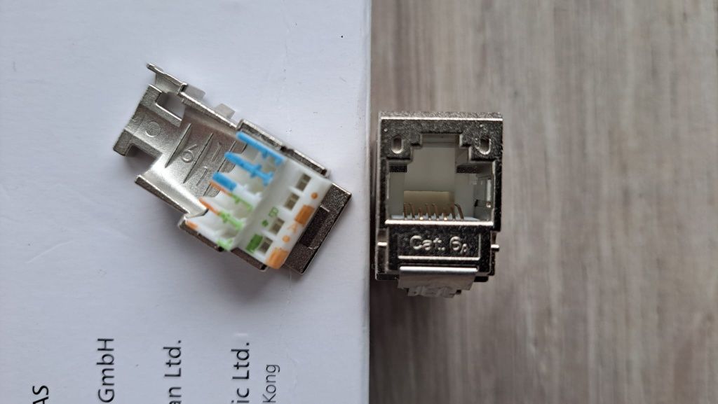Gniazdo modułu E-DAT Cat.6A - Gniazdo RJ45 8(8). Metz Connect 130910-Z