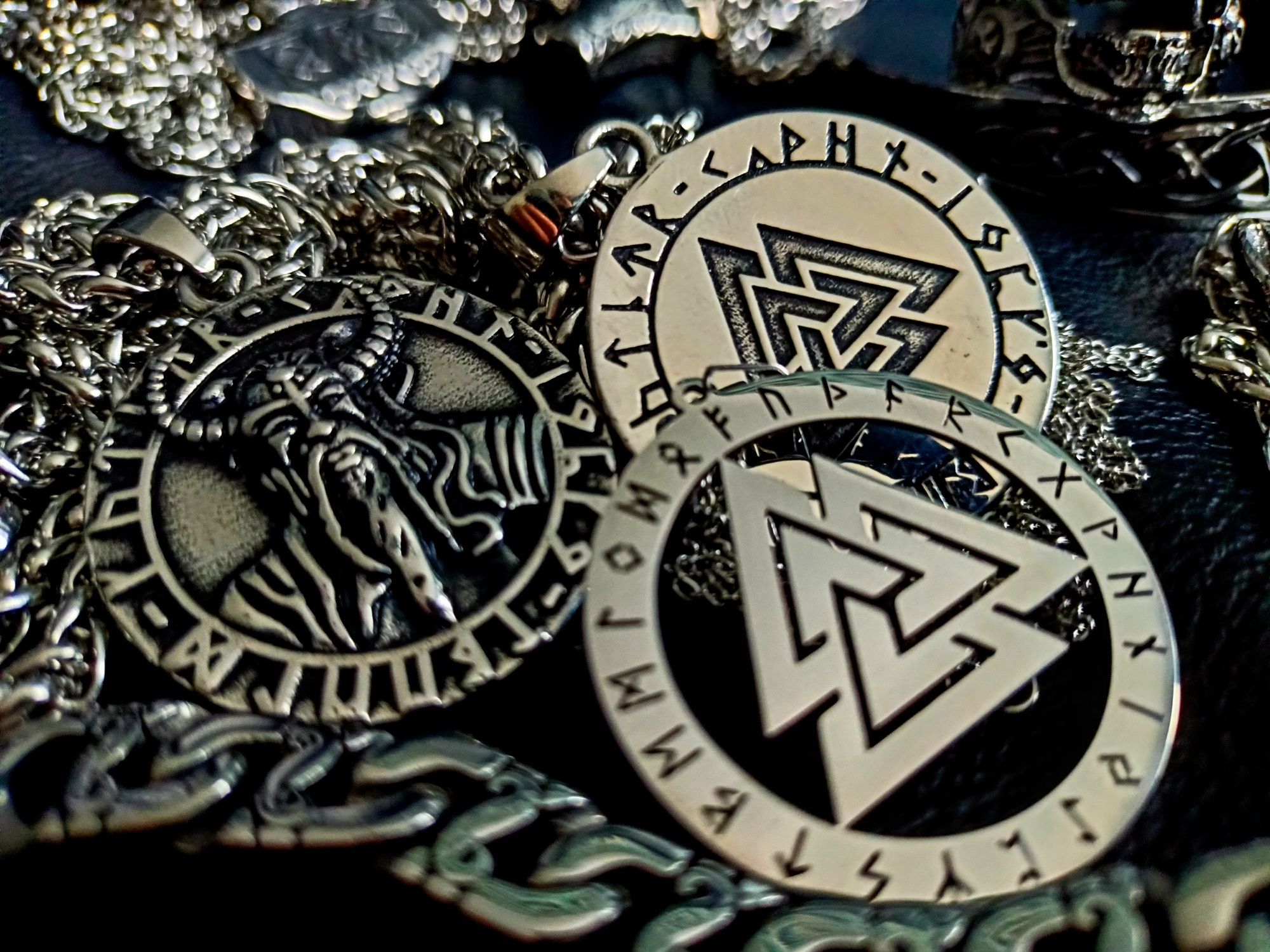 Valknut runy nordycka zawieszka wisiorek wikinga łańcuszek młot Thora
