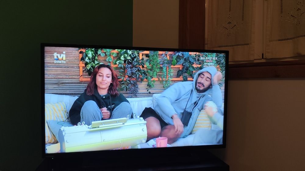 Vendo Smart TV em bom estado -  40 polegadas