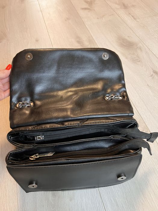 Жіноча сумочка з ланцюжком