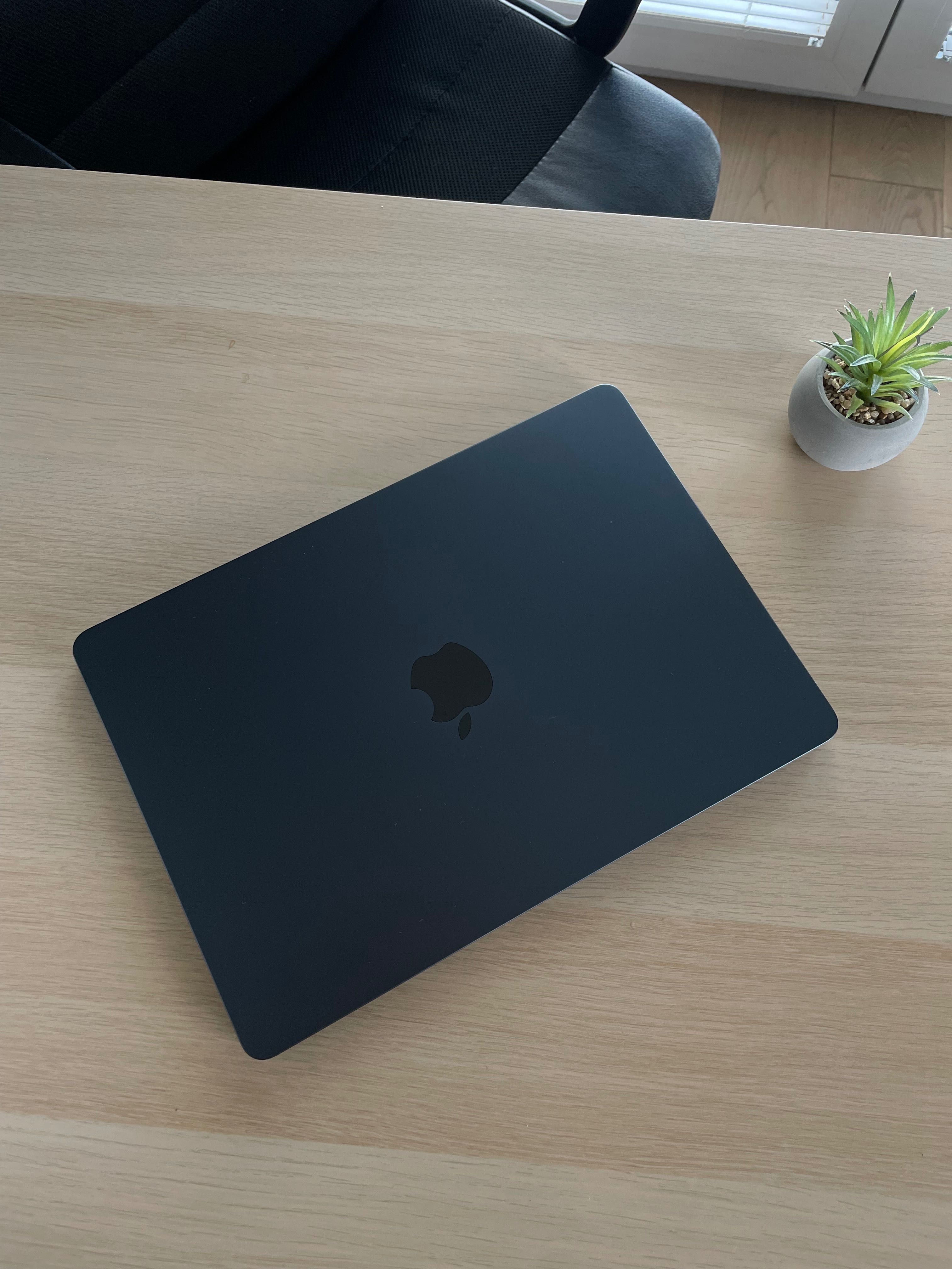 Macbook Air 13” M3 (8/256)